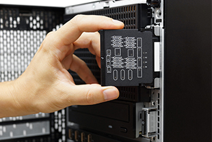 Teguar Computer mit einem PoE Gigabit LAN Stromanschluss.