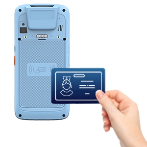 Rückansicht des Teguar TRH-A5380-05 beim Scannen eines Ausweises