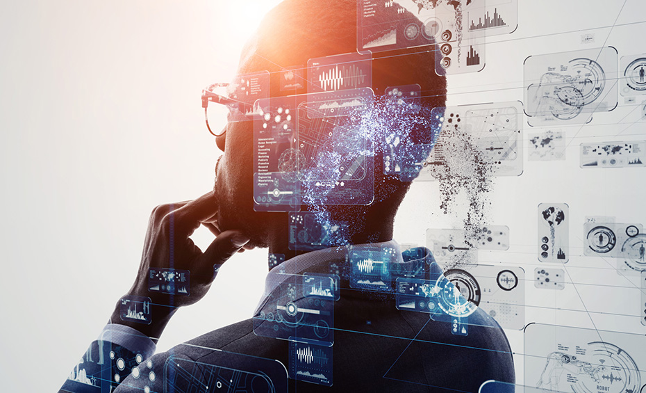 Person, die industrielle Technologie in Betracht zieht