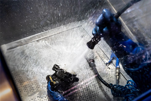 Hochdruckwasserreinigung Rückansicht aus dem Schutzfenster