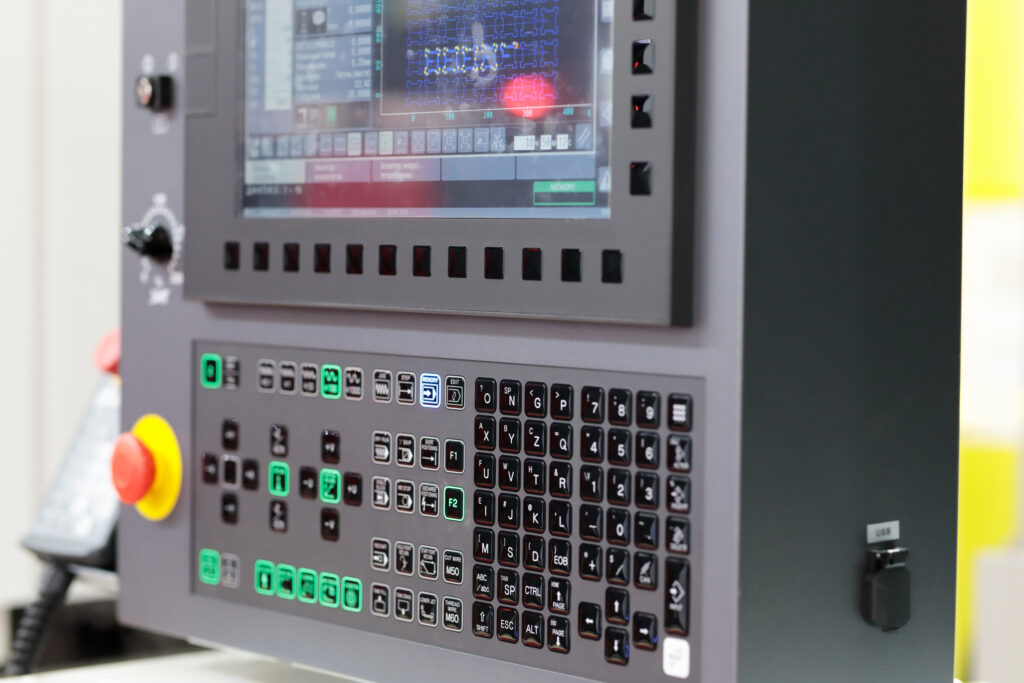 Industrielles Steuerungssystem mit Panel Mount Computer