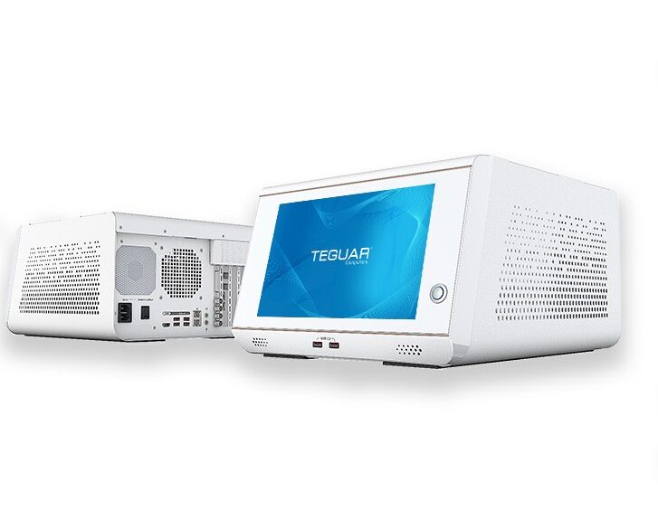 Medizinischer AI Computer TMB-7115 Vorder- und Rückseite