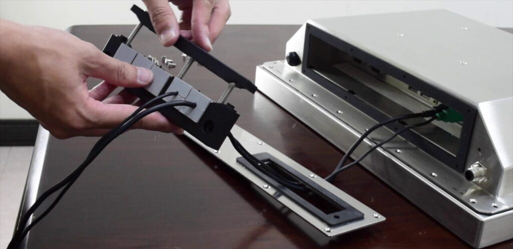 Closing the cable gland